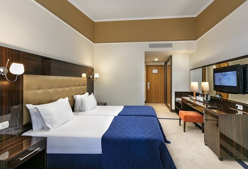 Номер Клуб, Pine Beach Belek