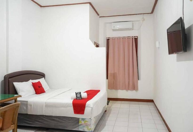 Семейный Номер, Reddoorz Plus @ Alun Alun Nganjuk