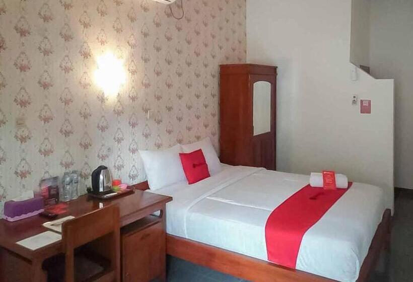 Люкс, Reddoorz Plus @ Alun Alun Nganjuk
