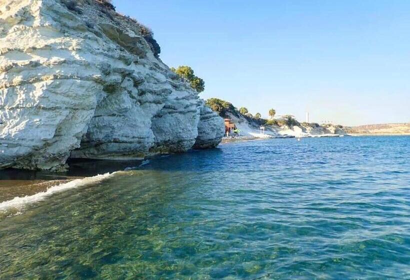 스탠다드 스튜디오, Governors Beach Panayiotis