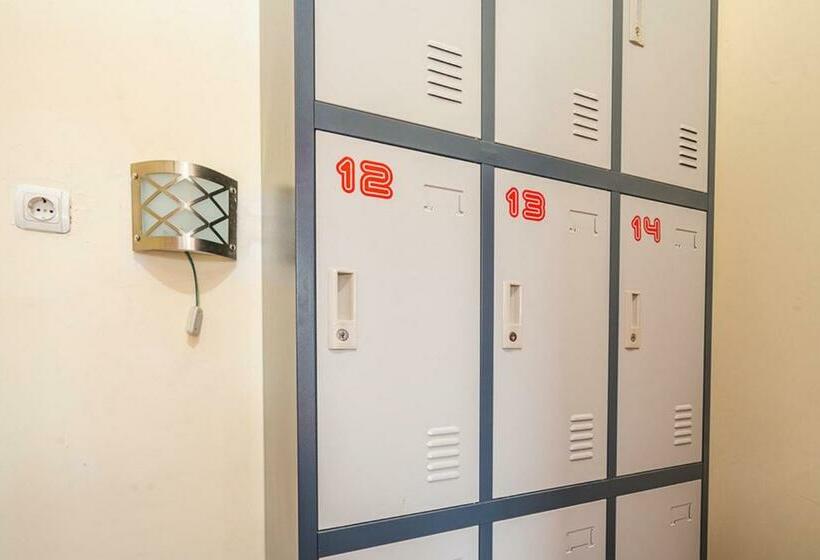 Кровать в Общей Комнате, Reddoorz Syariah Near Exit Toll Ciawi