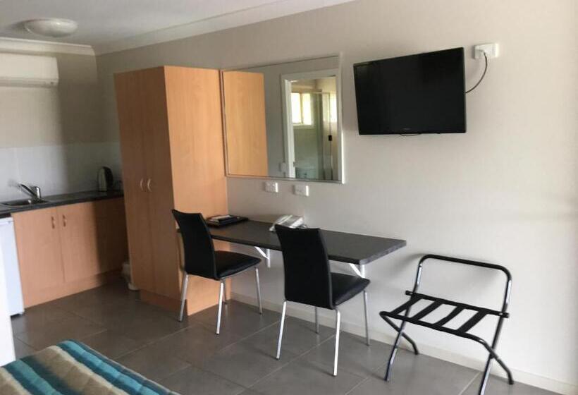キングサイズベッドのデラックスルーム, Mundubbera Billabong Motor Inn