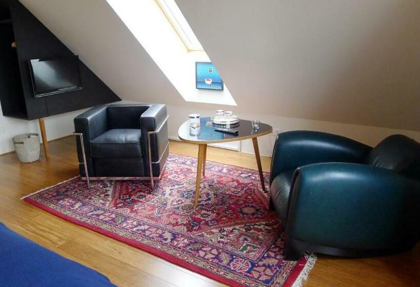 اتاق لوکس با بالکن, Lilla Trulla Gårdshotell   Feels Like Home