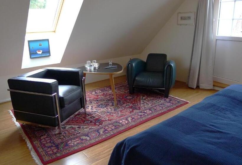 اتاق لوکس با بالکن, Lilla Trulla Gårdshotell   Feels Like Home