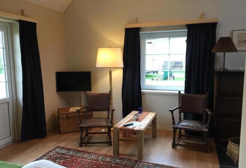 اتاق لوکس با چشم‌انداز باغ, Lilla Trulla Gårdshotell   Feels Like Home