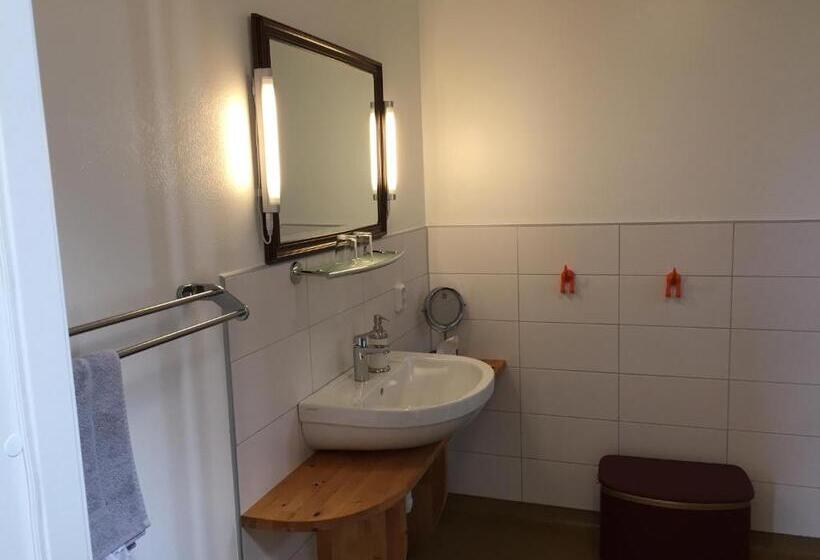اتاق لوکس با چشم‌انداز باغ, Lilla Trulla Gårdshotell   Feels Like Home