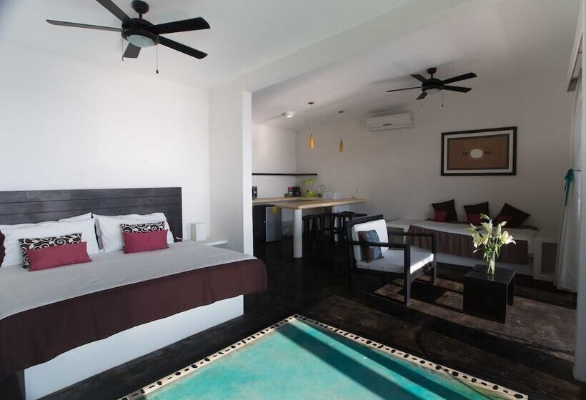 디럭스 스위트, Manta Raya Hotel   Right On The Beach