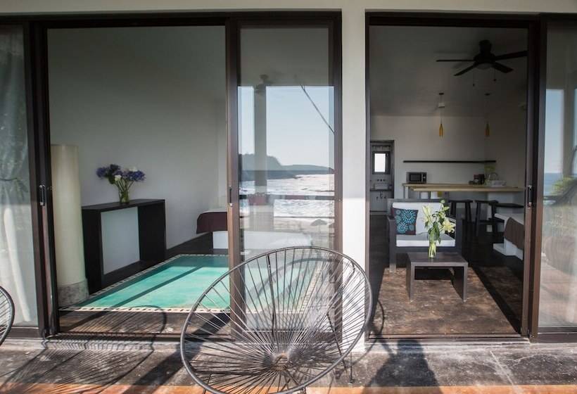 디럭스 스위트, Manta Raya Hotel   Right On The Beach