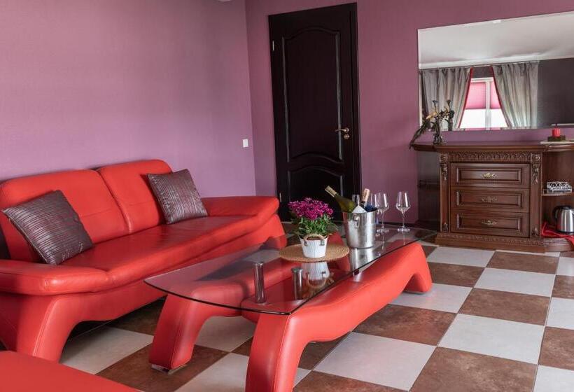 스위트, Dergachov Guest House