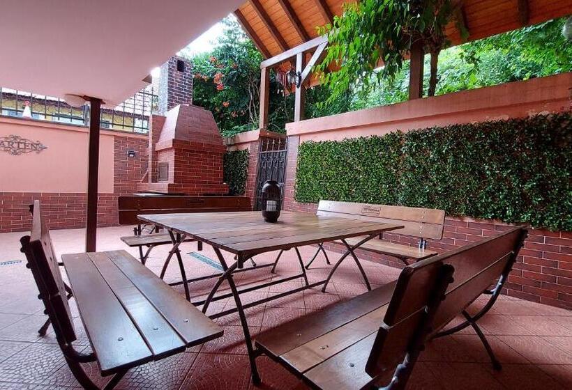 Номер Стандарт Вид на Сад, Casa Giulia