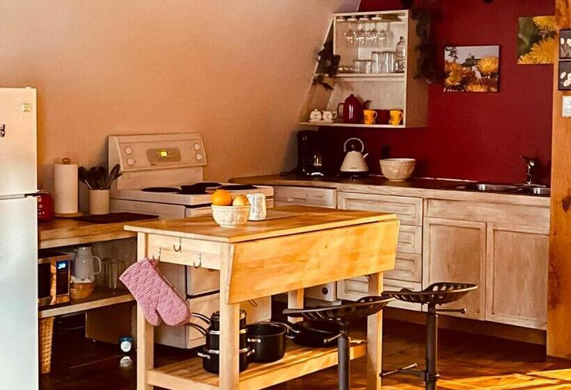 스위트, Forest & Lake Pei Bed & Breakfast