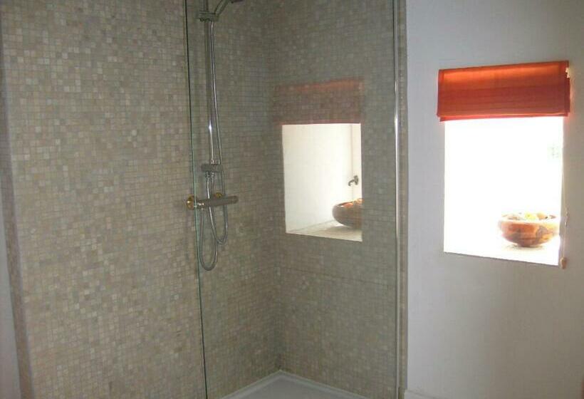 标准间, La Grange De Gournay