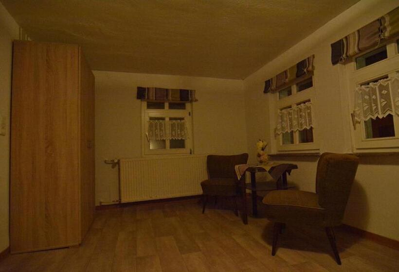 خانه 4 خوابه, Traditionsgasthof Zum Luedertal