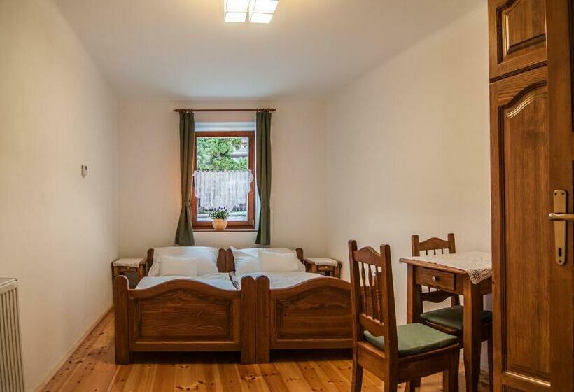 スタンダードルーム, Zsirai Guest House