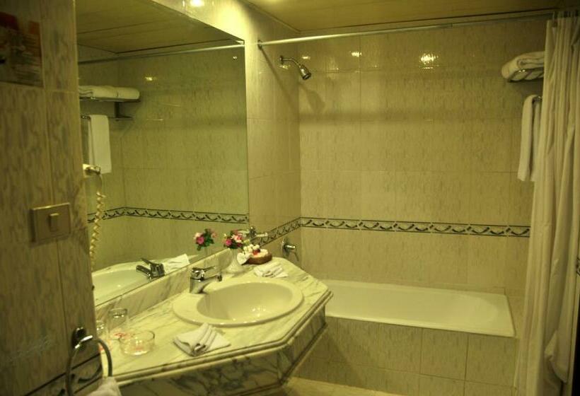 اتاق استاندارد با چشم‌انداز باغ, Grand Oasis Resort