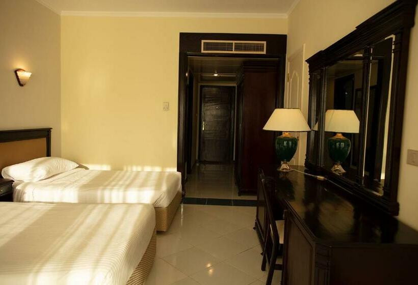 اتاق استاندارد با چشم‌انداز استخر, Grand Oasis Resort
