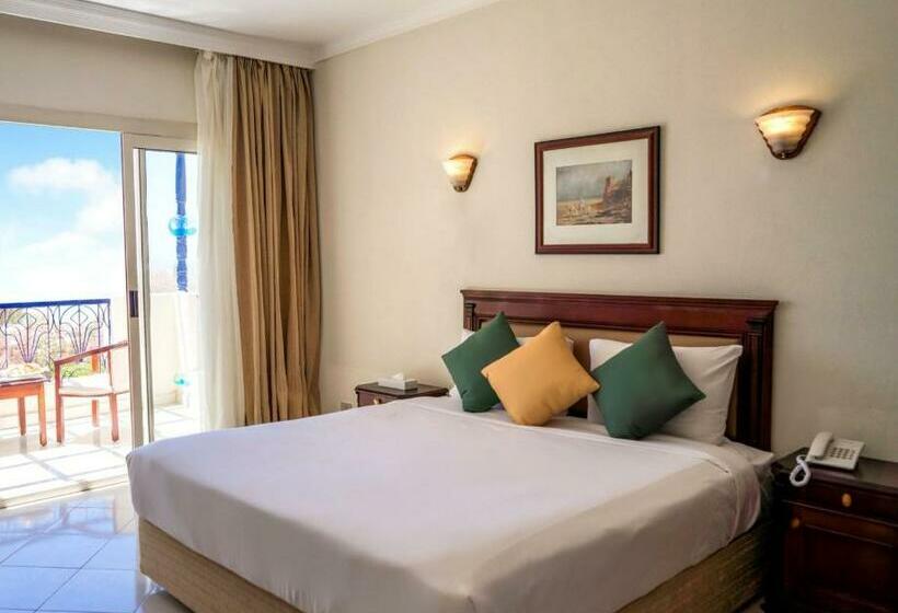سوییت با چشم‌انداز استخر, Grand Oasis Resort