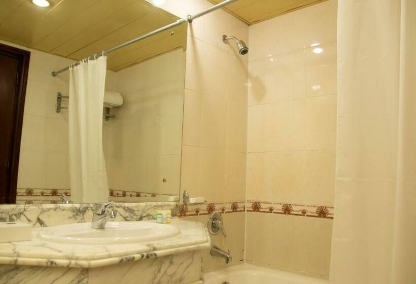 سوییت با چشم‌انداز استخر, Grand Oasis Resort