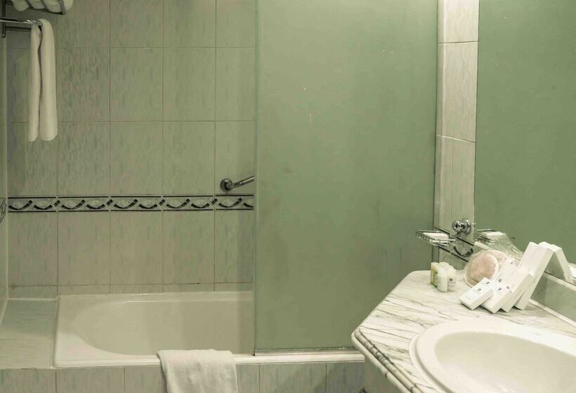 سوییت با چشم‌انداز استخر, Grand Oasis Resort