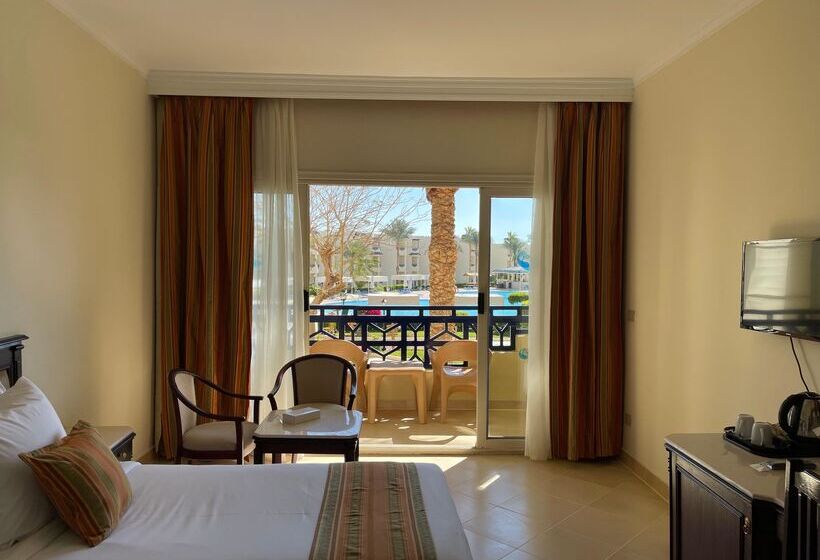 اتاق استاندارد با چشم‌انداز استخر, Grand Oasis Resort