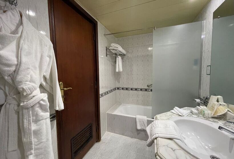 اتاق استاندارد با چشم‌انداز دریا, Grand Oasis Resort