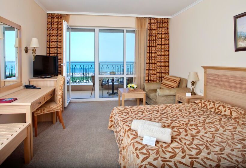اتاق استاندارد با چشم‌انداز دریا, Dit Majestic Beach Resort