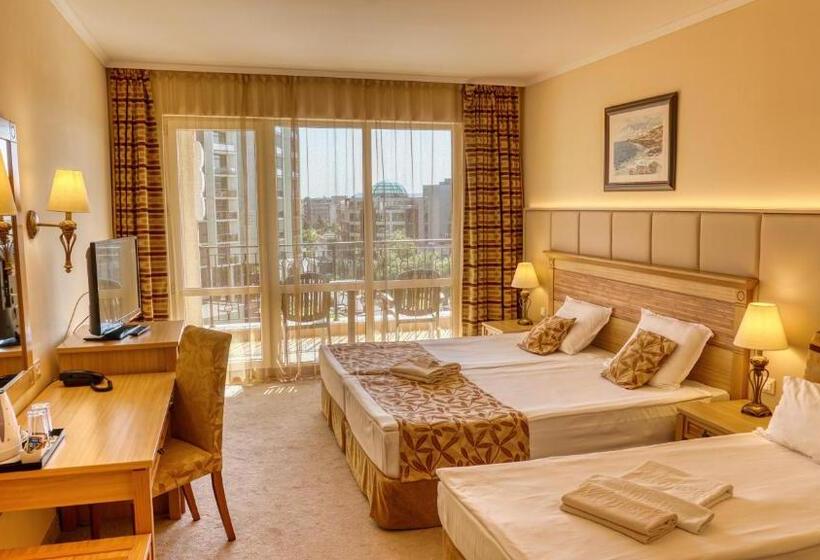 家庭间, Dit Majestic Beach Resort
