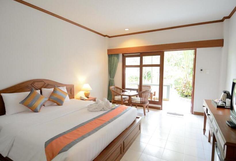 Номер Deluxe, First Bungalow Beach Resort