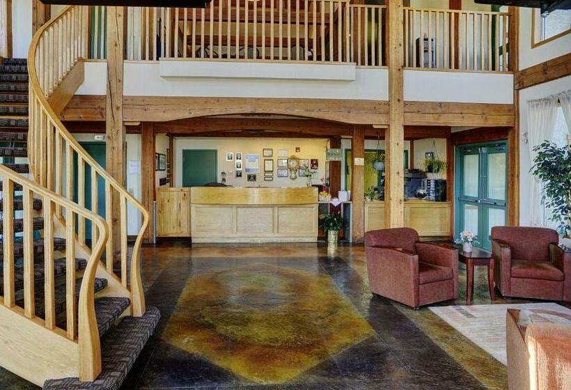 Полулюкс, Lakeview Inns & Suites  Okotoks