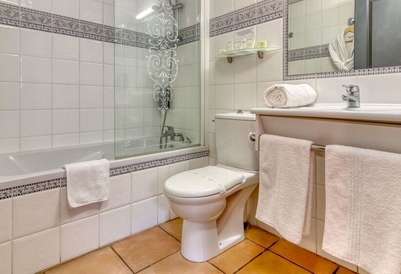 Номер Престиж, Logis Hôtel Les Ii Mas   Perpignan Sud