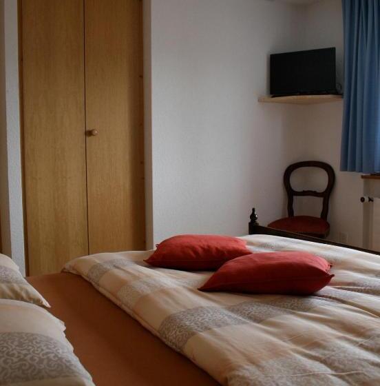 Семейный Номер, B&b Café De La Poste