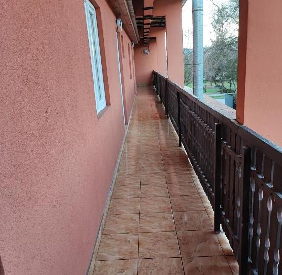 高级三人间, Havanna étterem és Vendégház