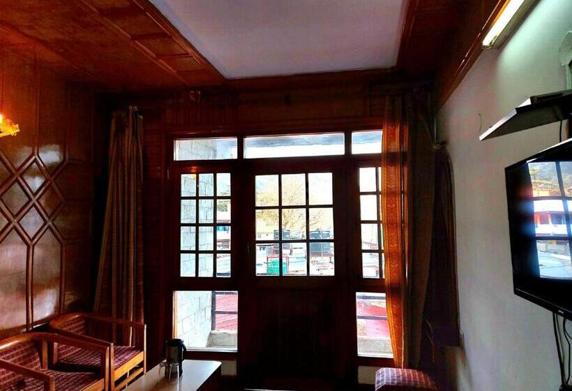 اتاق لوکس, Goroomgo Radha Continental Nainital Near Naini Lake   Excellent Customer Service