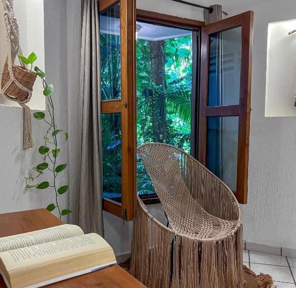 Junior Suite, Hulku
