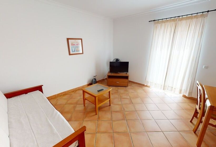 Апартаменты 2 Спальни, Monte Dos Avos Village  Pet Friendly