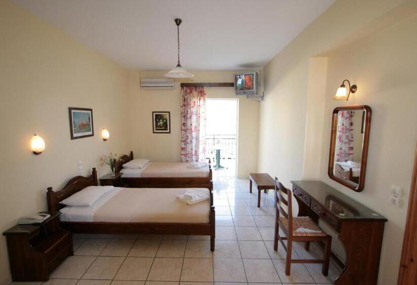 Студия Superior, Village Inn Studios & Family Apartments