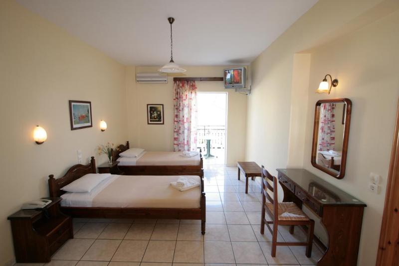 استودیوی استاندارد, Village Inn Studios & Family Apartments