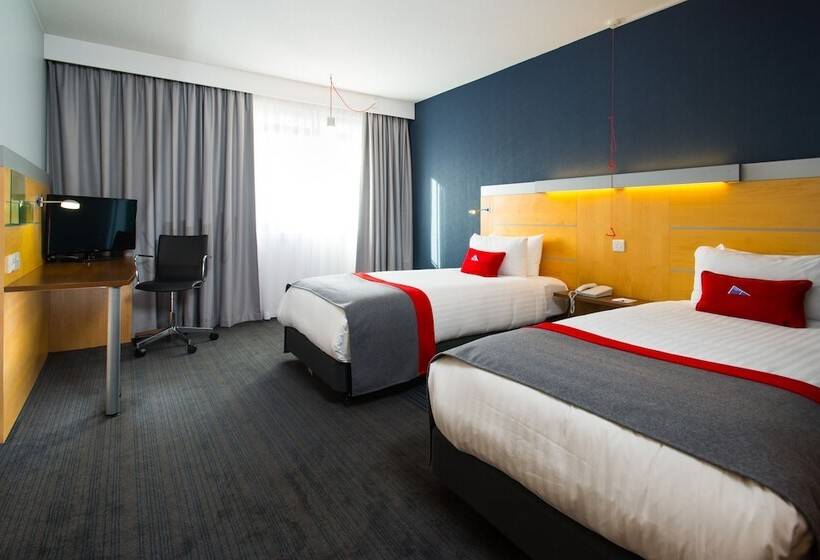 Номер Стандарт Адаптированный для Инвалидов, Holiday Inn Express Stevenage, An Ihg