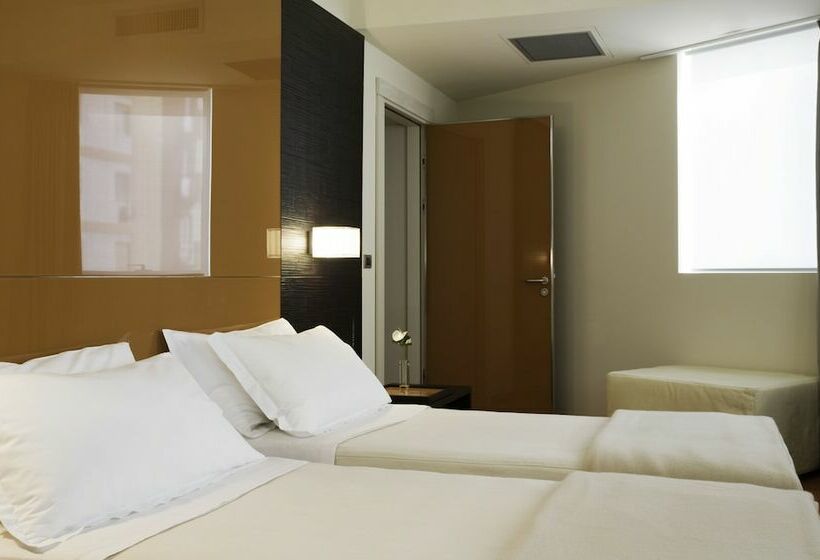 Полулюкс, Unahotels T Hotel Cagliari