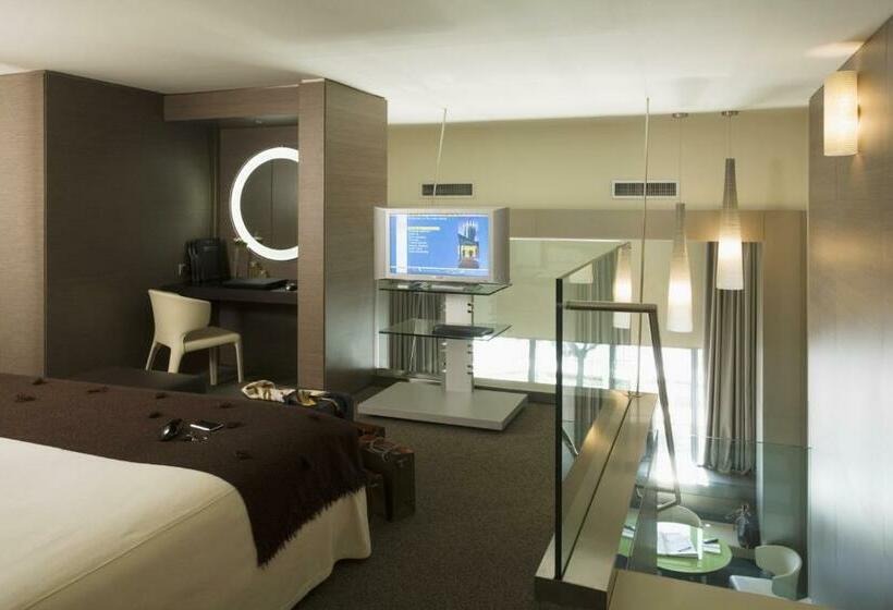 Люкс, Unahotels T Hotel Cagliari