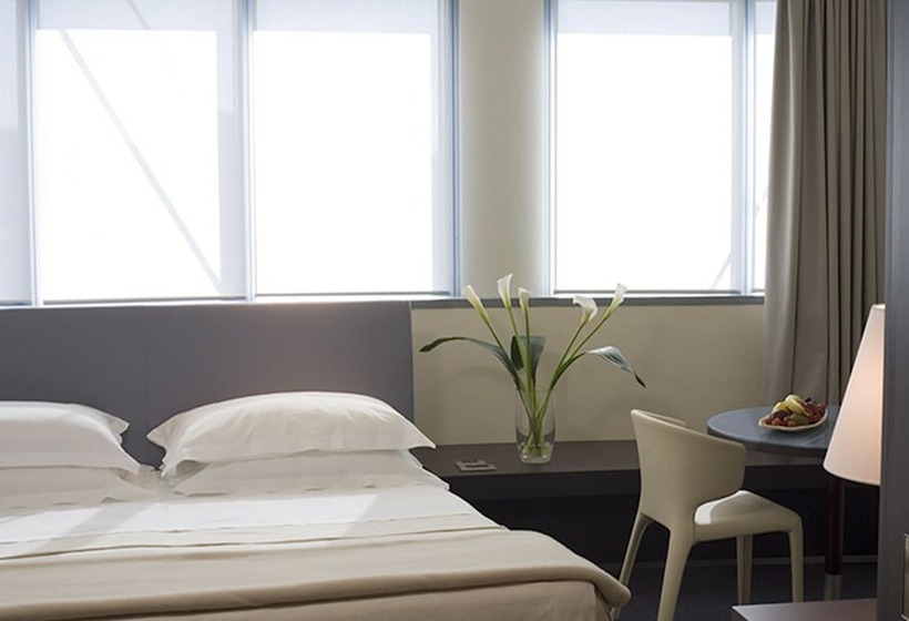 Люкс, Unahotels T Hotel Cagliari