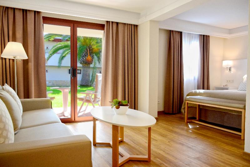 プールビュージュニアスイート, Alua Suites Fuerteventura  All Inclusive