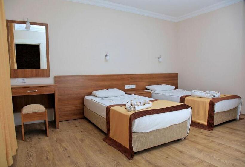 Apartamento 1 Quarto com Sacada Vista Piscina, Yeniacun Apart