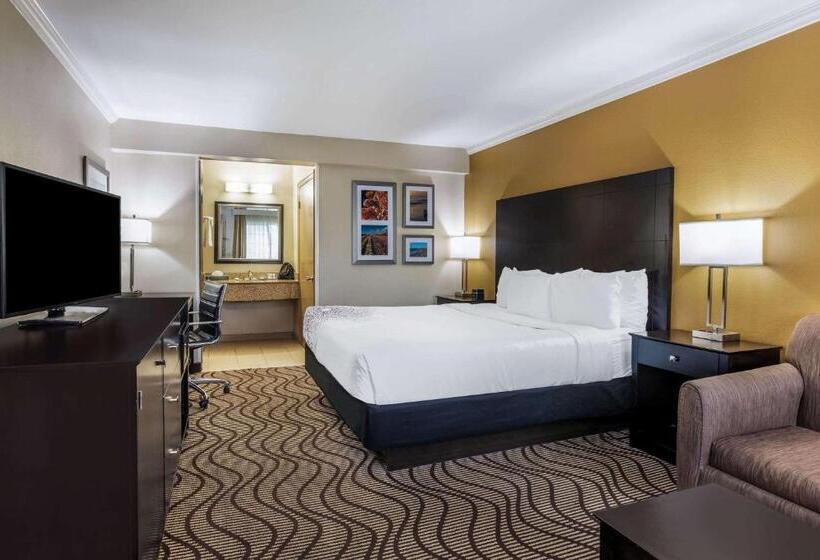 带大床的豪华间, La Quinta By Wyndham Carlsbad   Legoland Area