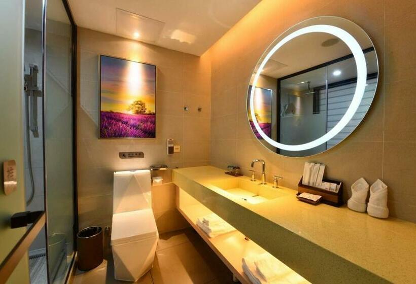 带大床的豪华间, Lavande Hotel Huizhou High Speed Railway South Station Wanlian Square