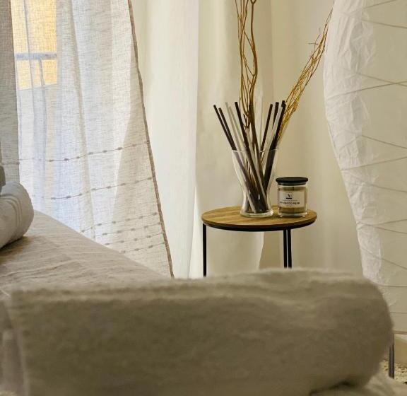 Трехместный Номер Стандарт с Балконом, B&b Kamaraton