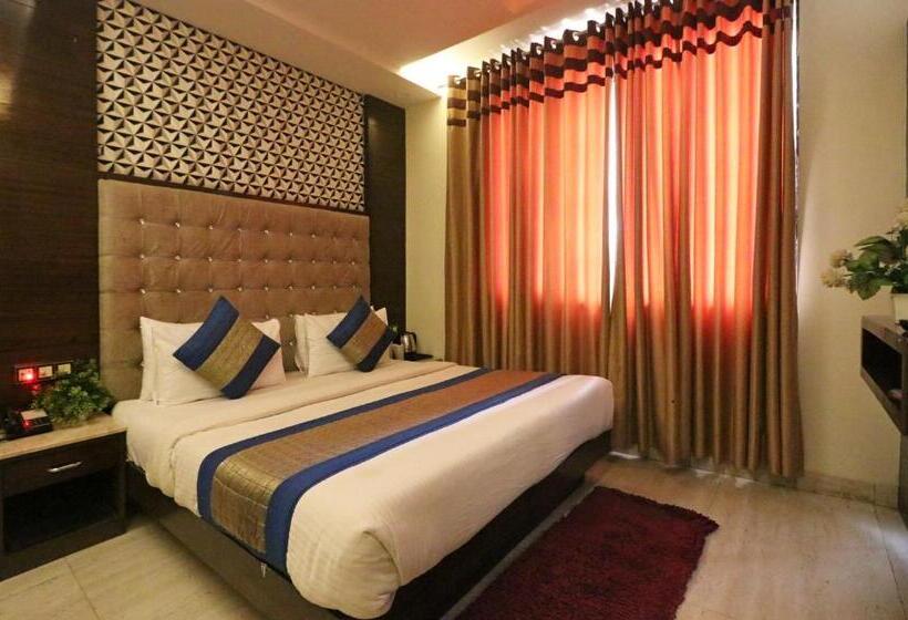 스탠다드 룸 킹사이즈 침대, Mannat International By Mannat