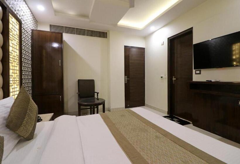 스탠다드 룸 킹사이즈 침대, Mannat International By Mannat