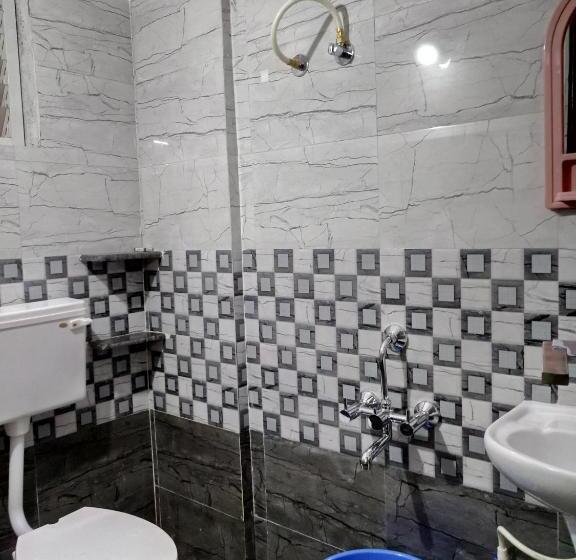 اتاق لوکس چهار تخته, Sahara Inn
