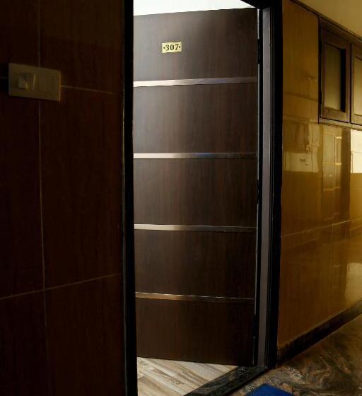 Номер Deluxe, Lakeview Residency, Sricity Tada